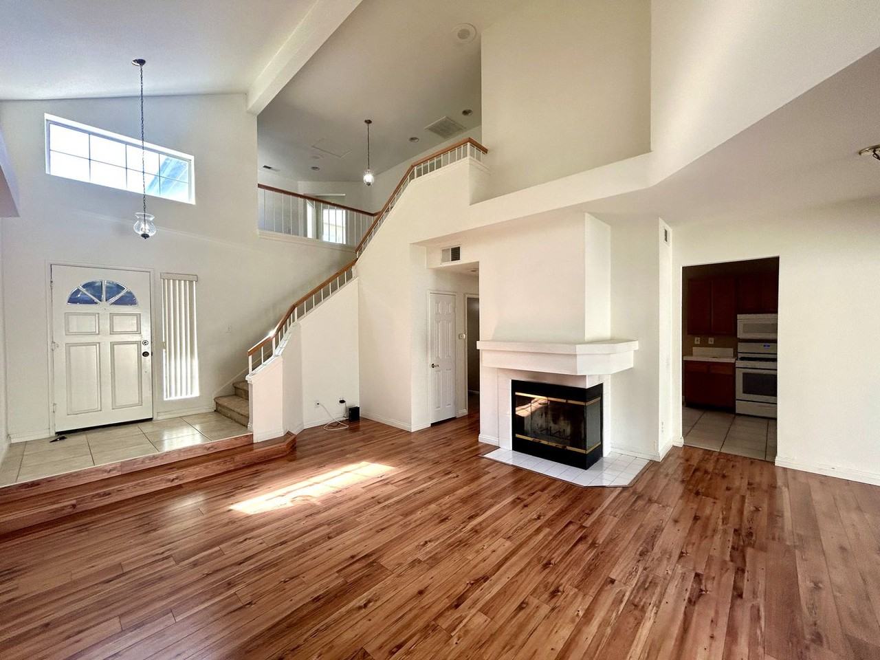 864 Bramble Ln - Photo 3 of 26
