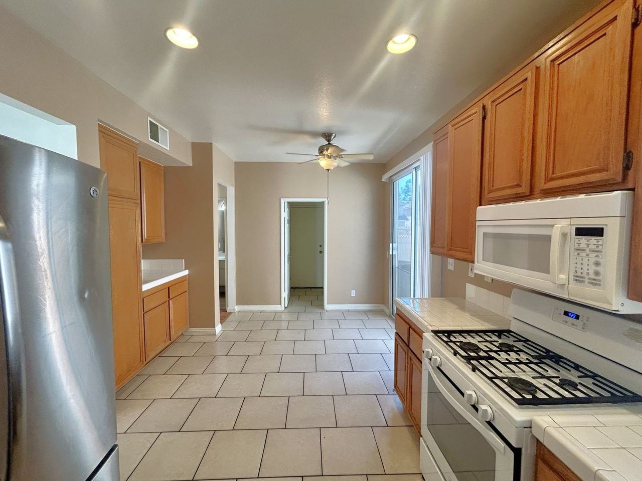 864 Bramble Ln - Photo 7 of 26
