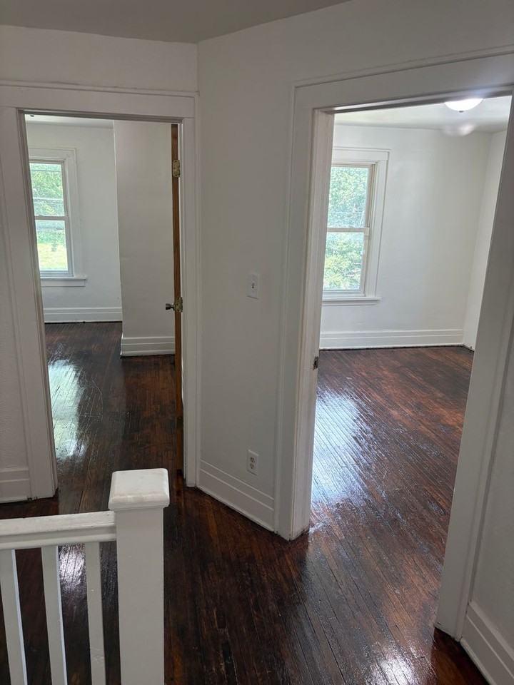 416 E 8th St - Photo 4 of 8
