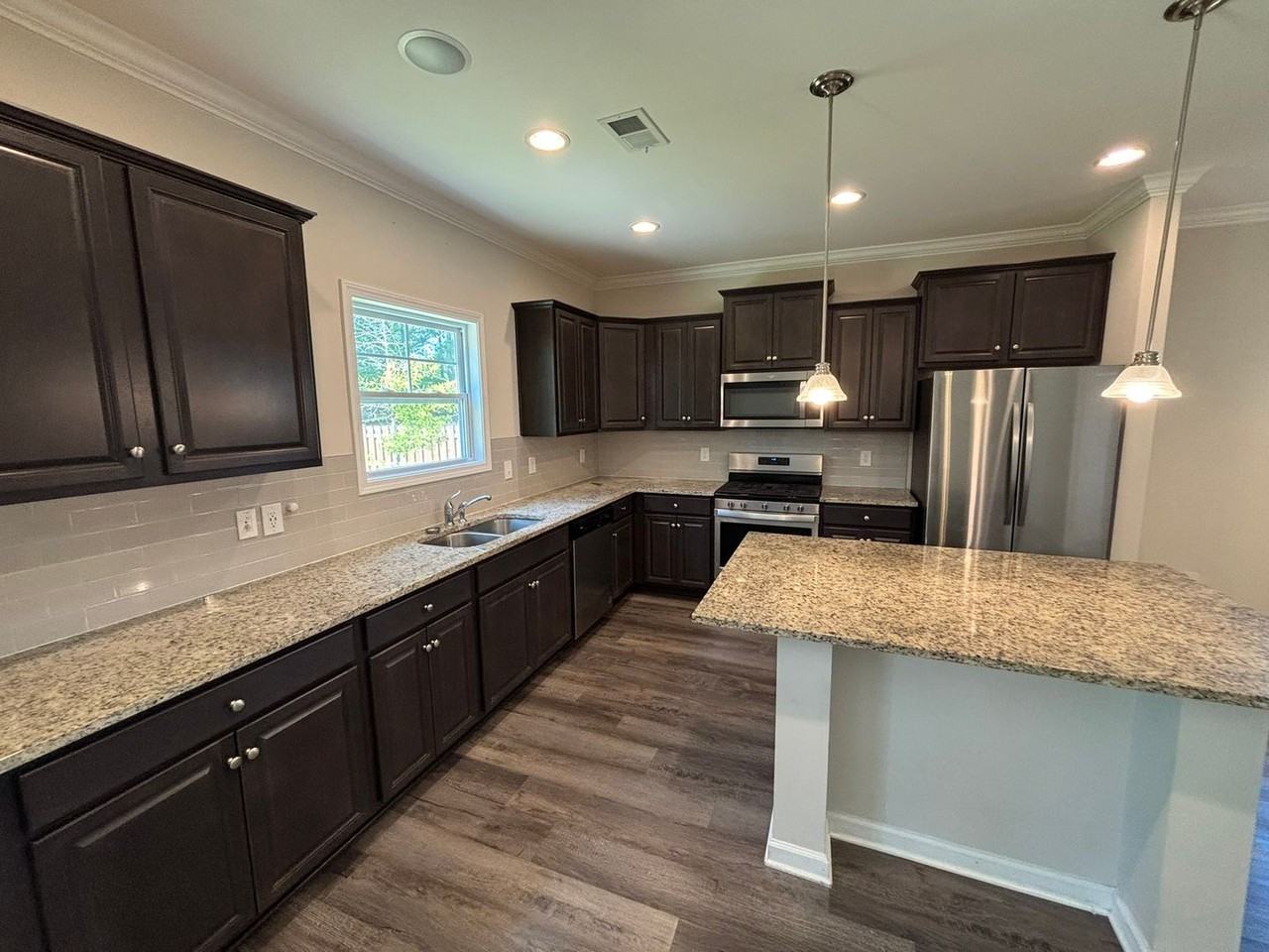 377 Baymont Dr - Photo 4 of 28