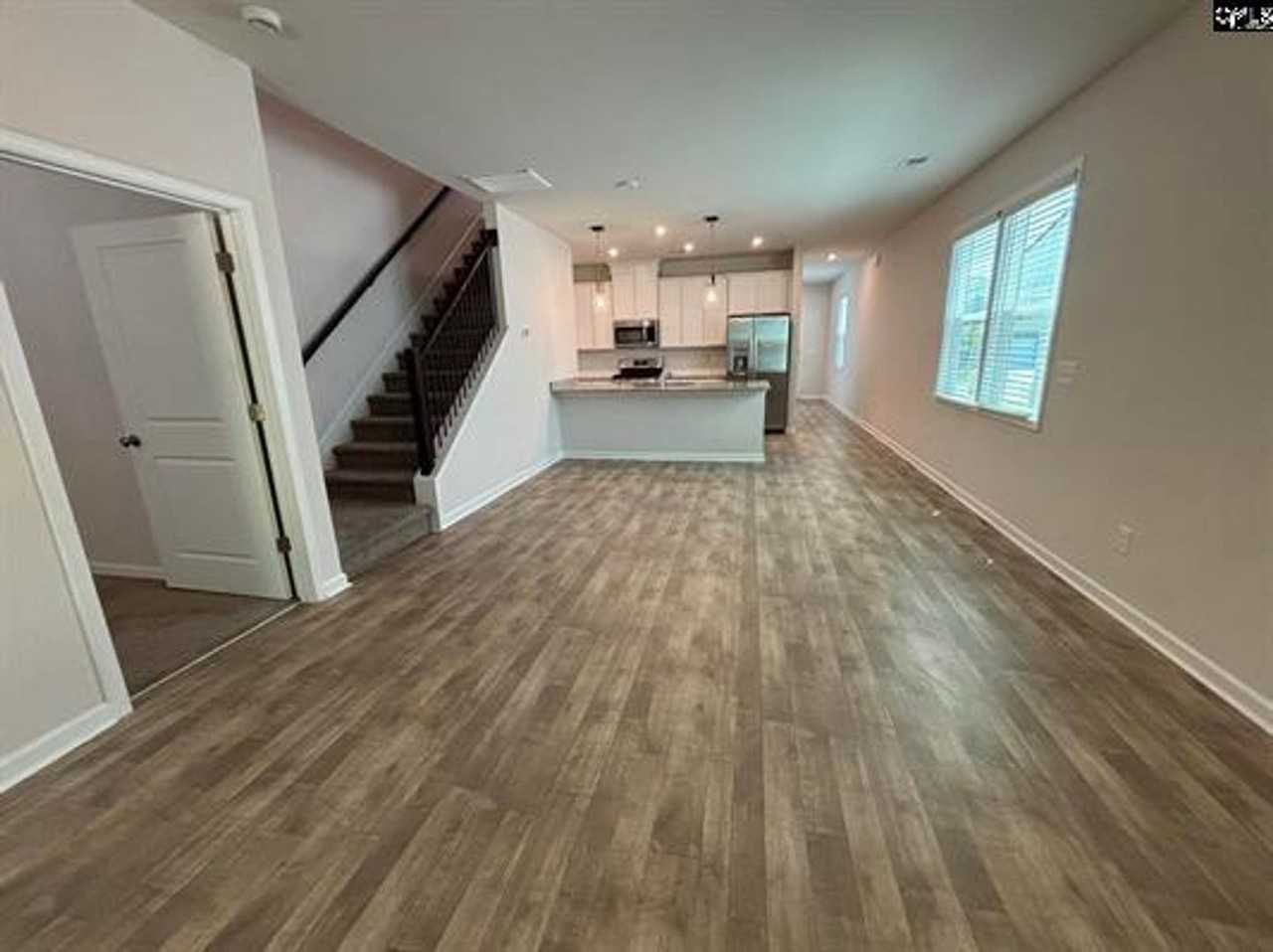 424 Lady Liberty Way - Photo 4 of 14