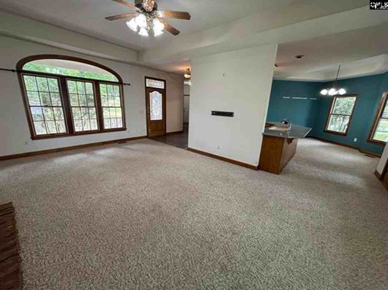527 Superior Cir - Photo 6 of 24