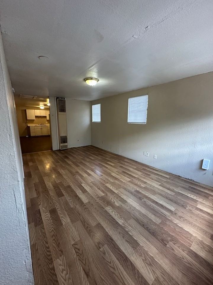 3916 Line Ave - Photo 2 of 10