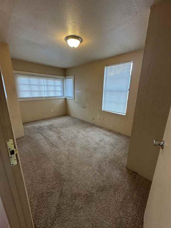 3916 Line Ave - Photo 4 of 10
