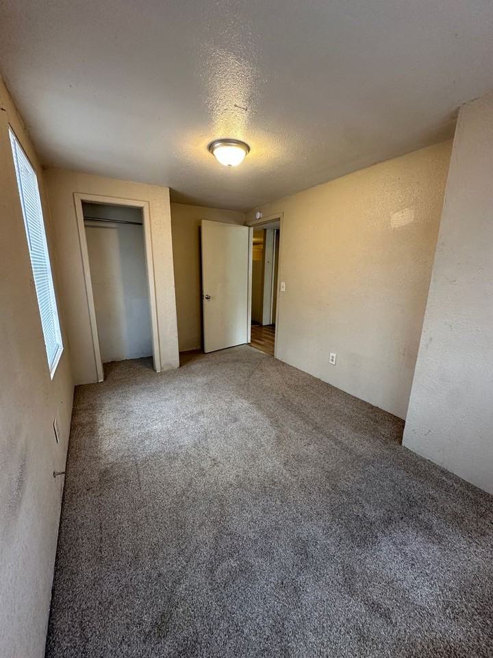 3916 Line Ave - Photo 5 of 10