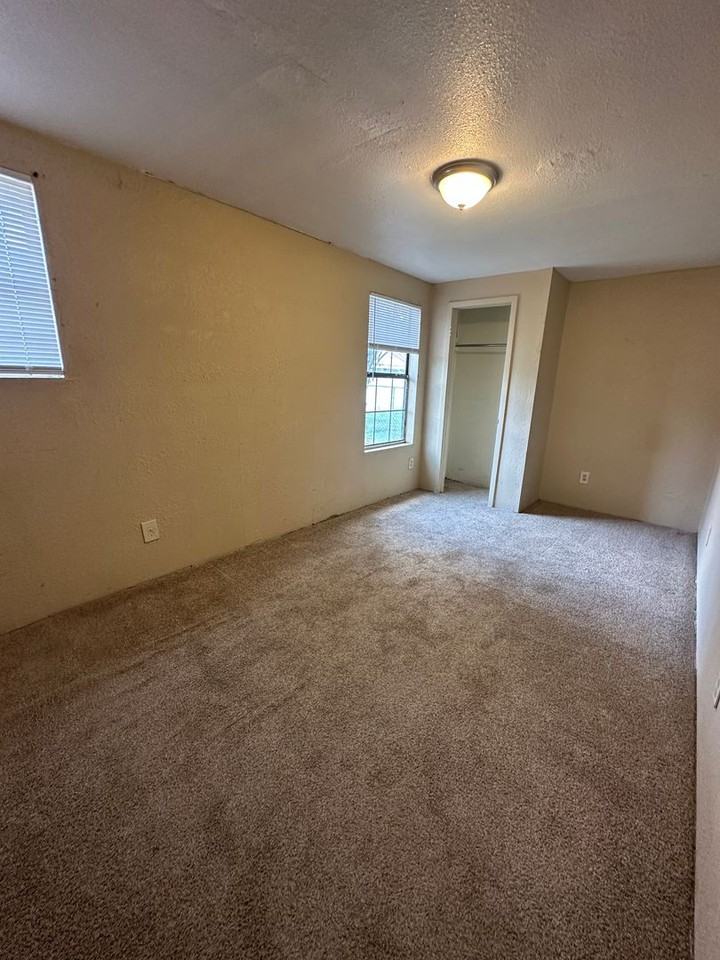 3916 Line Ave - Photo 6 of 10
