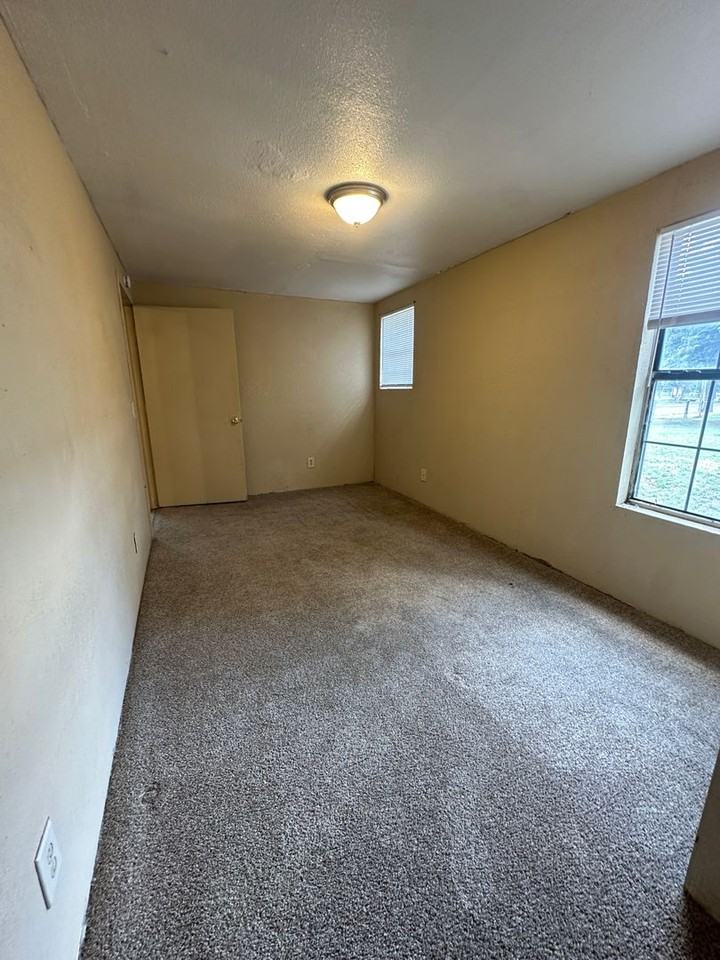 3916 Line Ave - Photo 7 of 10
