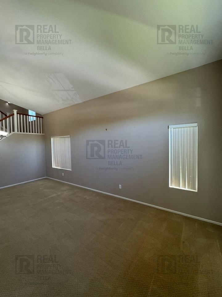 756 Conlon Dr - Photo 4 of 50