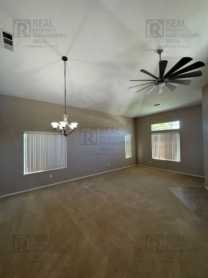 756 Conlon Dr - Photo 5 of 50