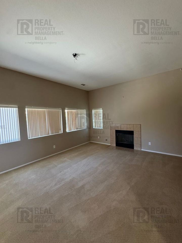 756 Conlon Dr - Photo 7 of 50