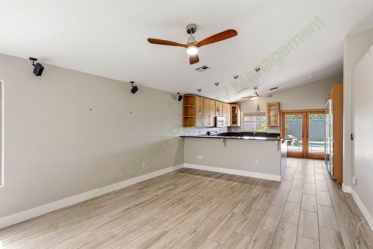 517 W Princeton Ave - Photo 5 of 30