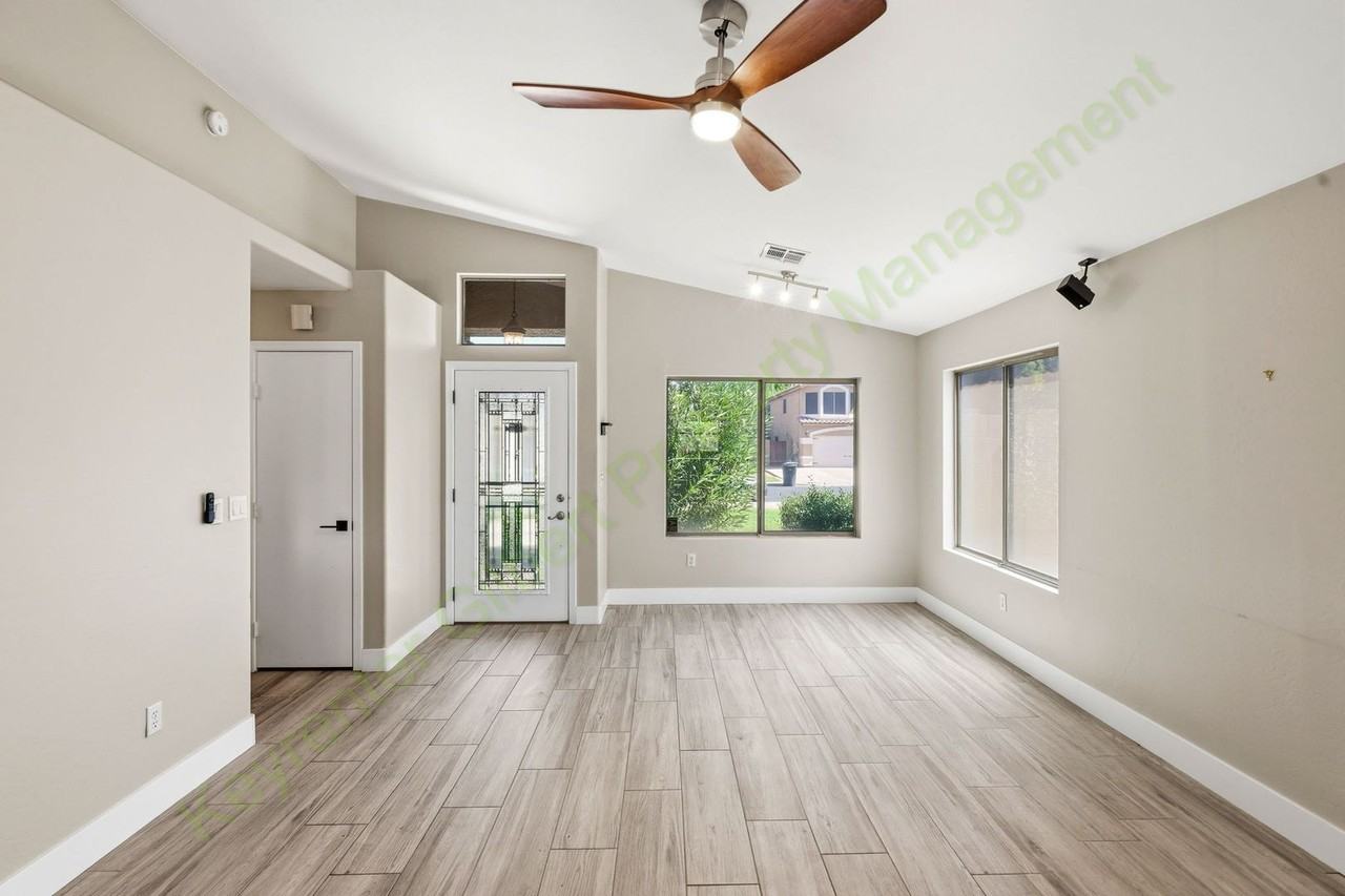 517 W Princeton Ave - Photo 6 of 30