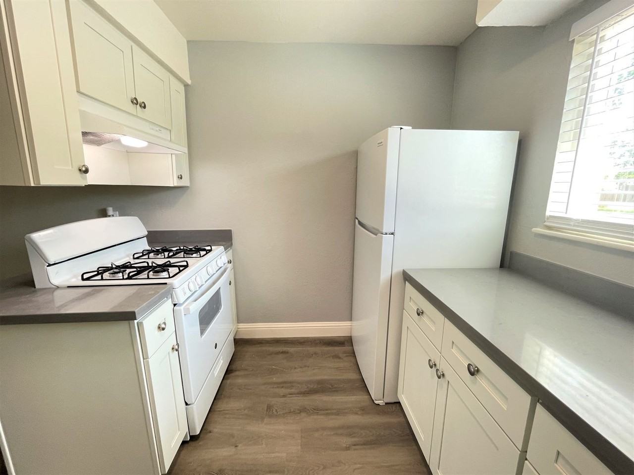 Courtside Apartments - Photo 2 of 16