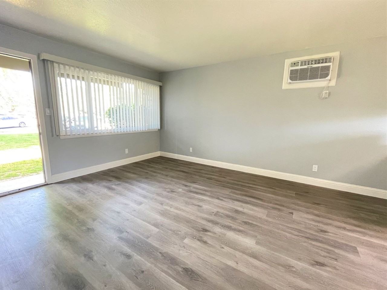 Courtside Apartments - Photo 3 of 16