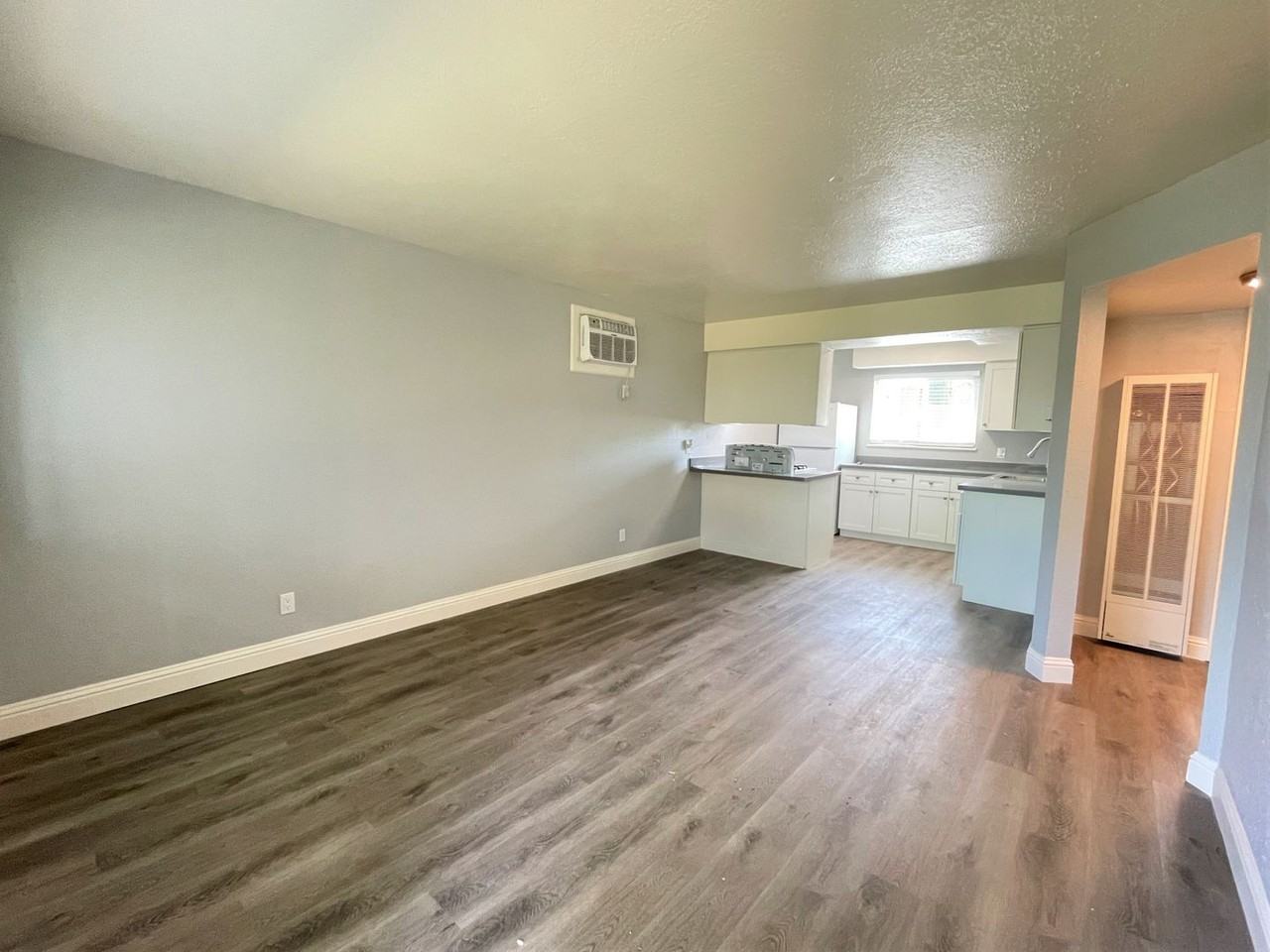 Courtside Apartments - Photo 4 of 16