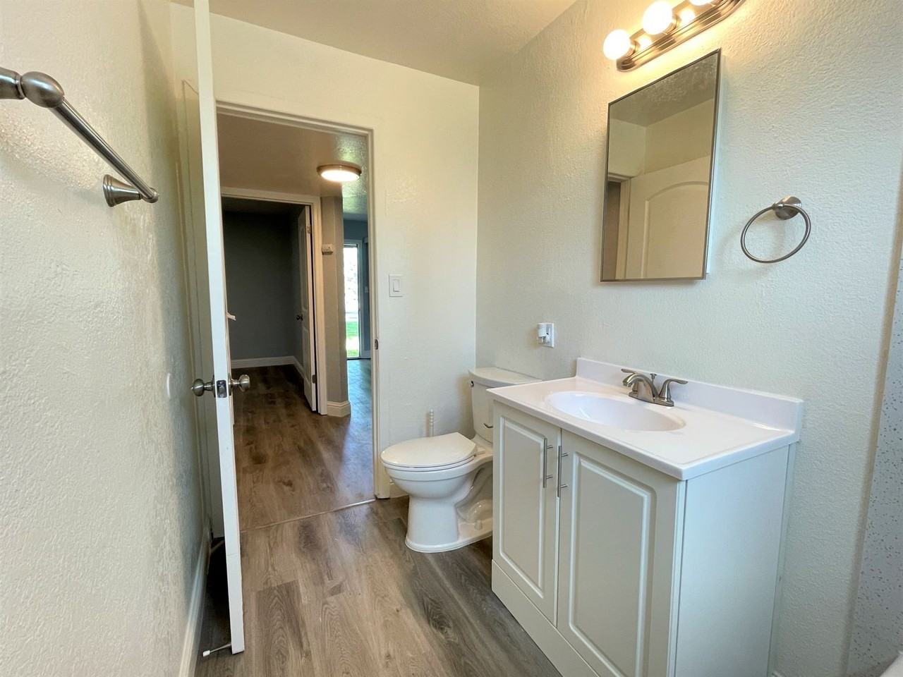 Courtside Apartments - Photo 6 of 16