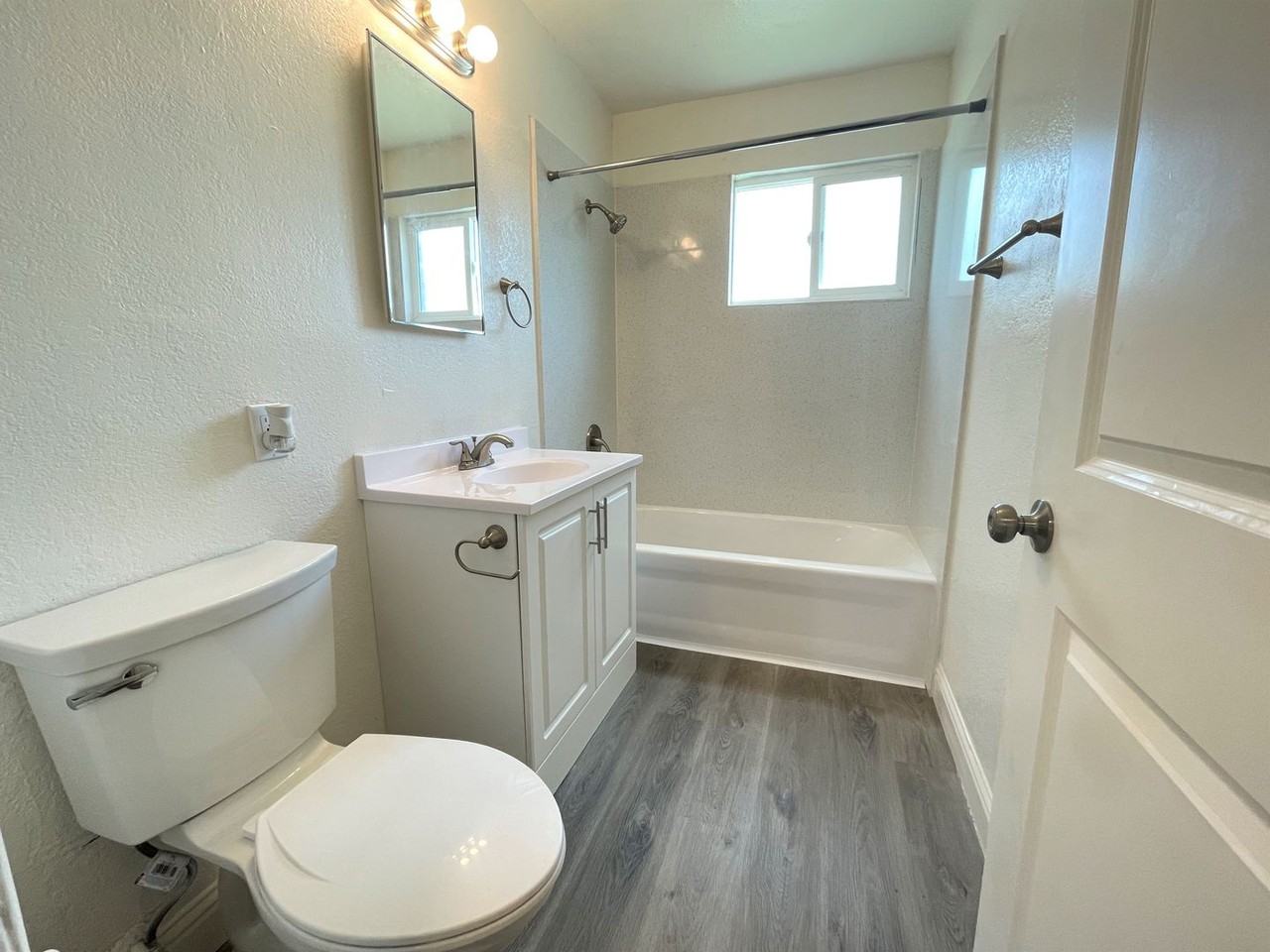 Courtside Apartments - Photo 7 of 16