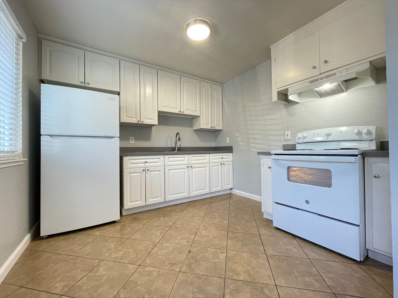 Lone Pine Apartments - Photo 2 of 29