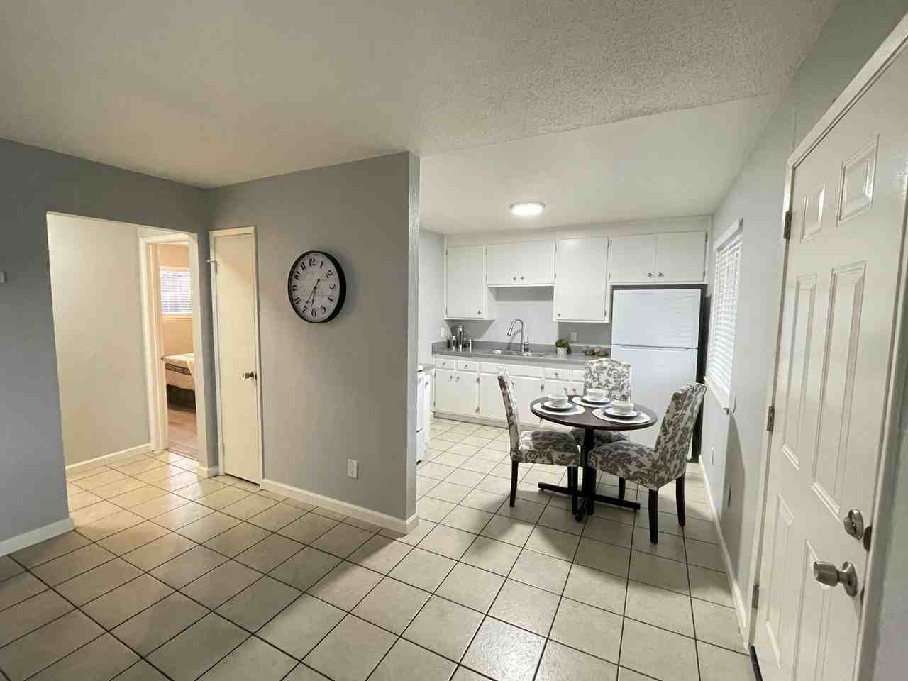 Lone Pine Apartments - Photo 3 of 29