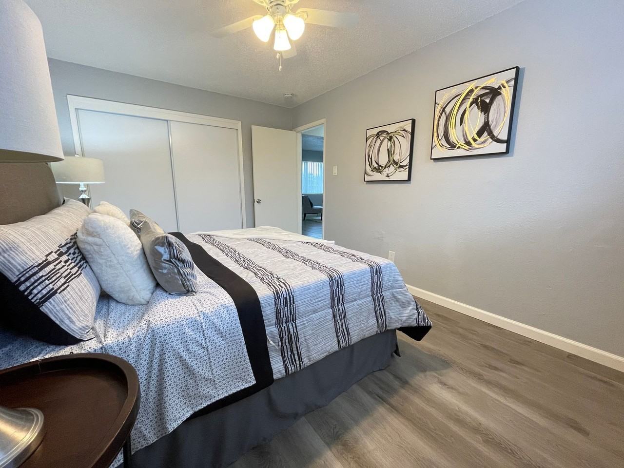 Lone Pine Apartments - Photo 7 of 29