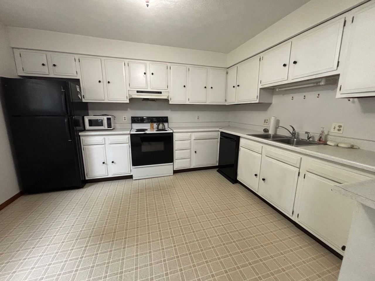 198 Eastland Ave - Photo 2 of 17