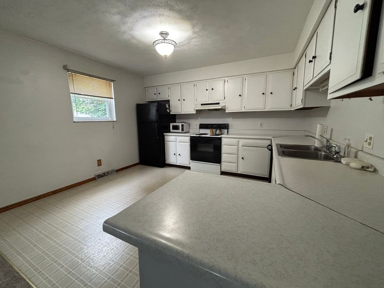 198 Eastland Ave - Photo 3 of 17