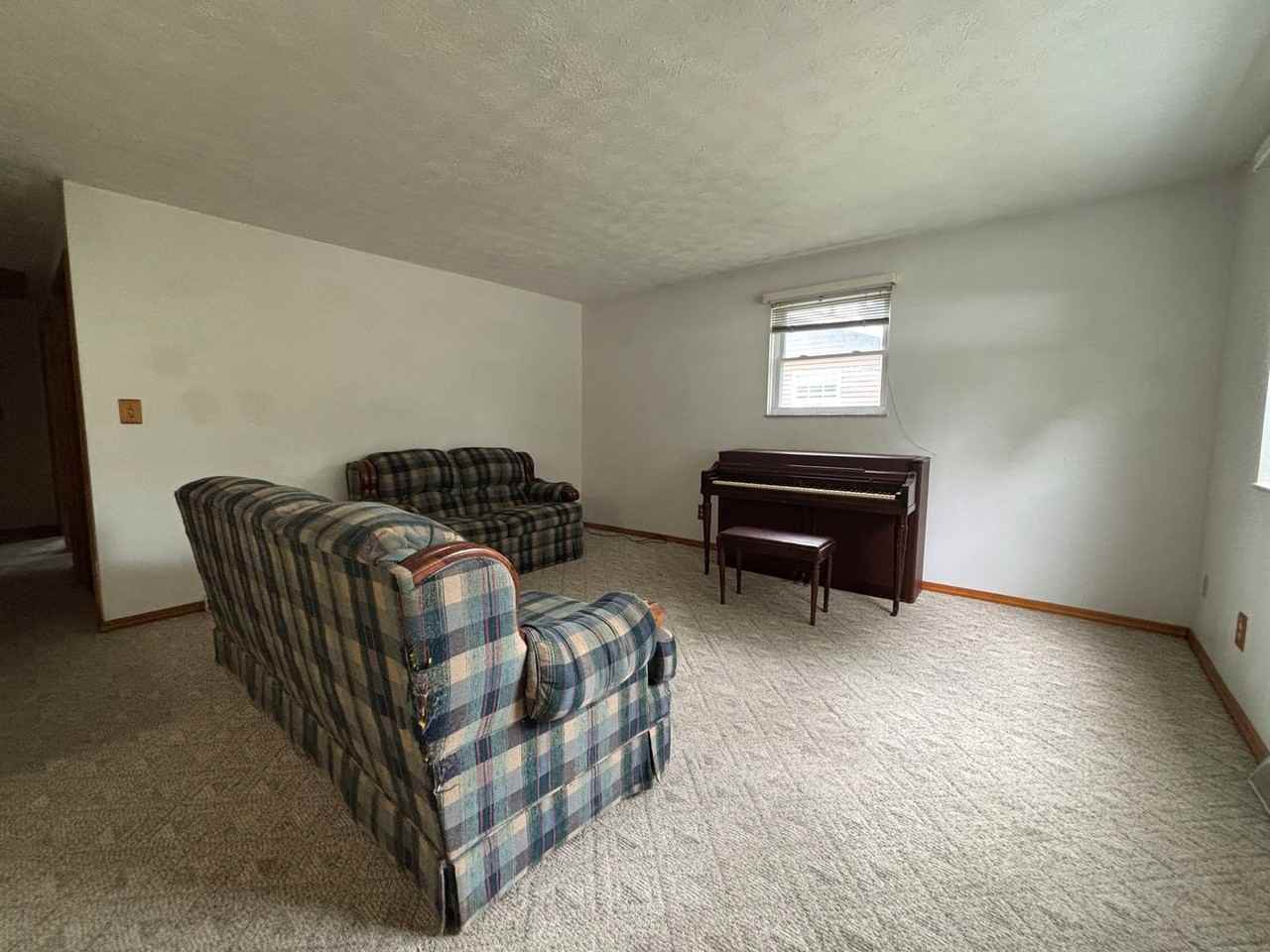 198 Eastland Ave - Photo 5 of 17