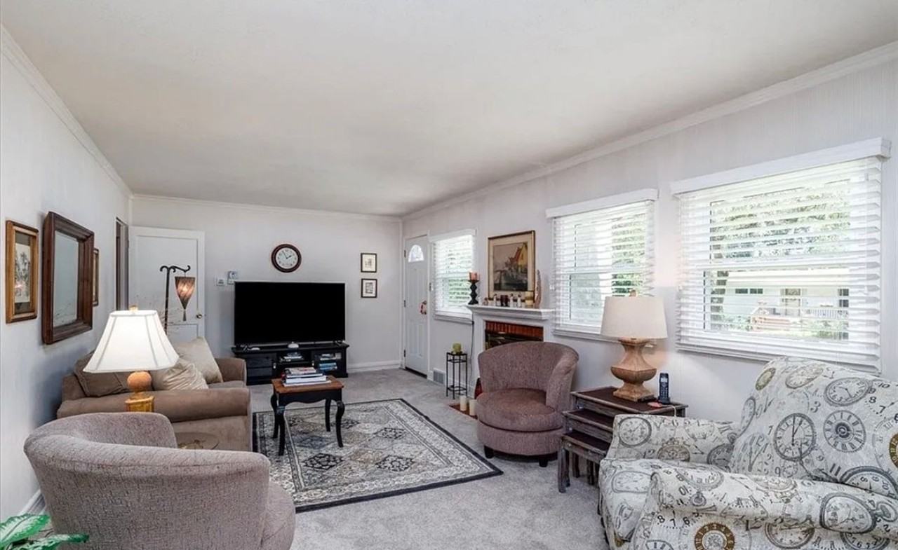 460 Royal Ave - Photo 2 of 10