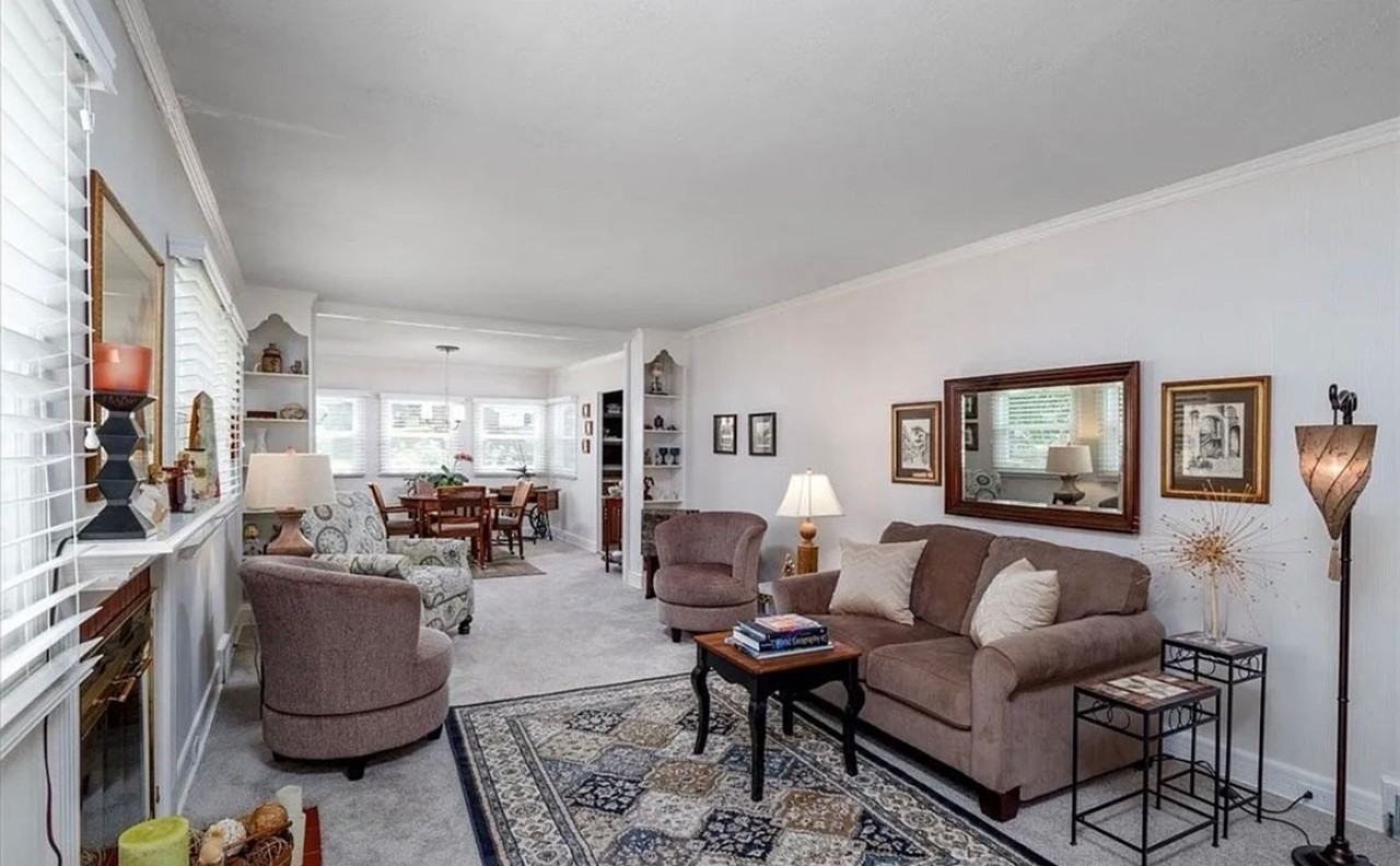 460 Royal Ave - Photo 3 of 10