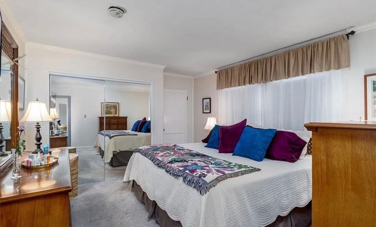 460 Royal Ave - Photo 5 of 10