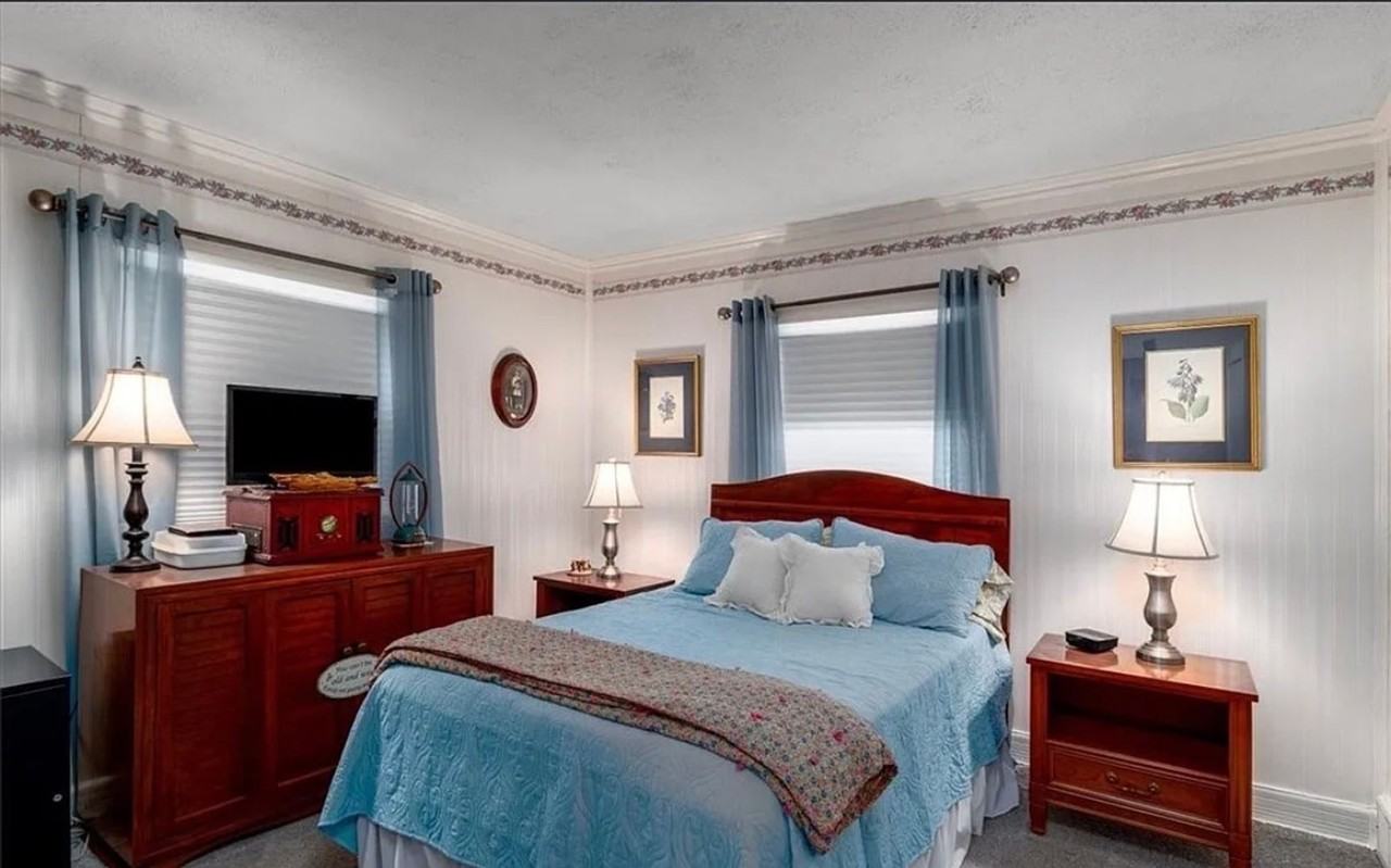460 Royal Ave - Photo 6 of 10
