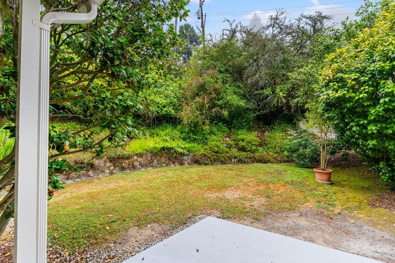 6857 Armour Dr - Photo 3 of 36
