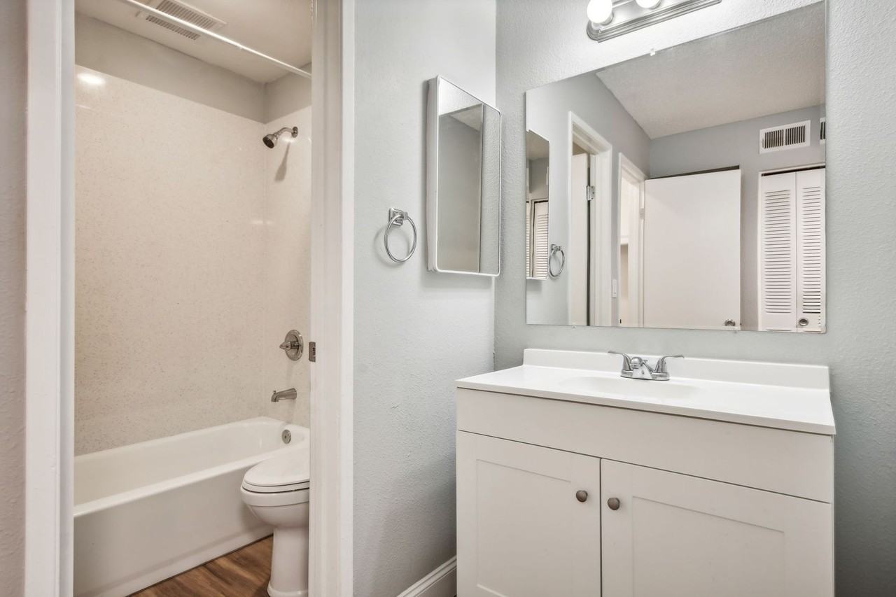 Rosemont Terrace - Photo 3 of 37