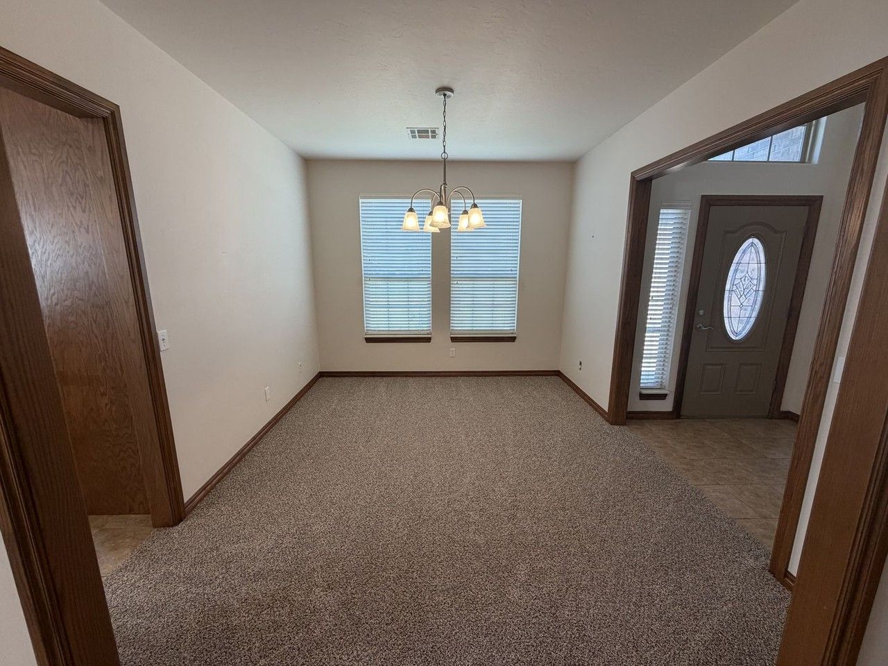 800 Windsor Pl - Photo 3 of 17