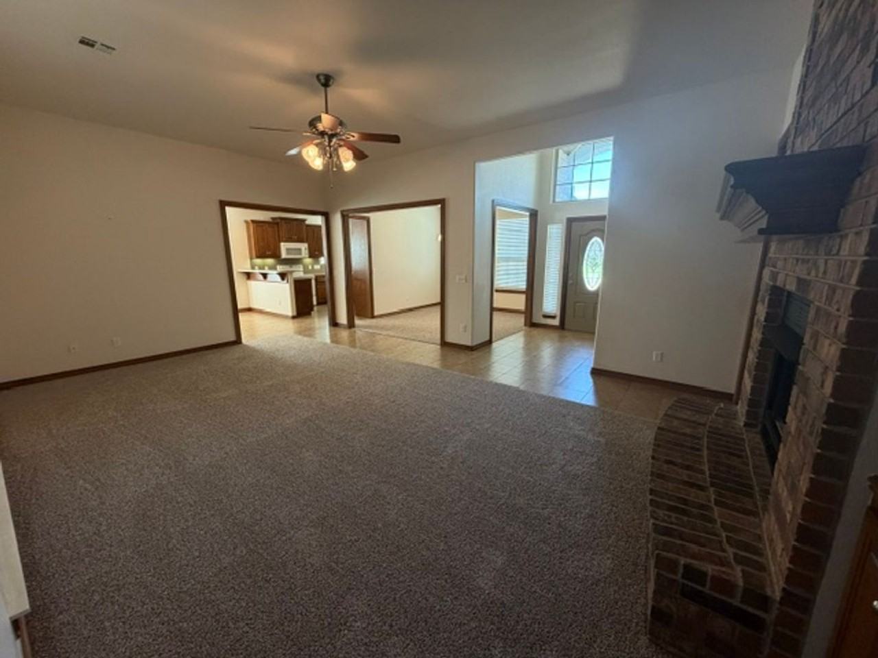 800 Windsor Pl - Photo 4 of 17