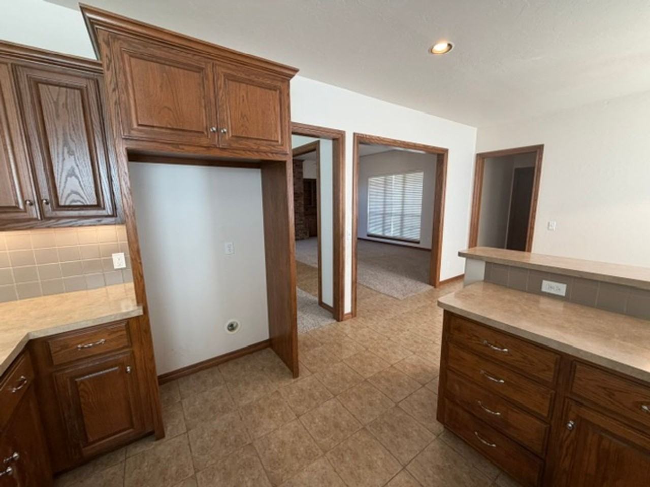 800 Windsor Pl - Photo 6 of 17