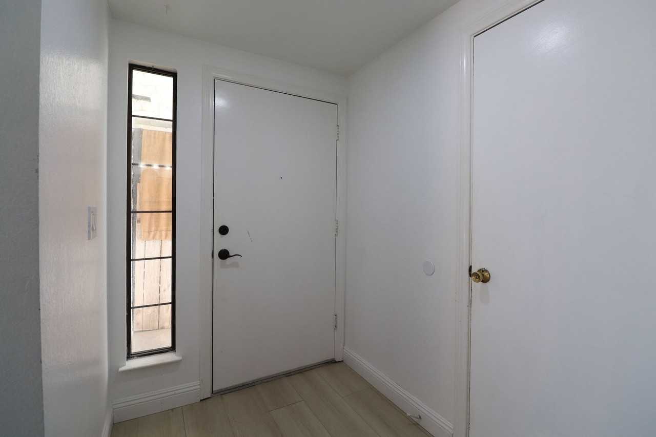 432 N Center Ct - Photo 3 of 18