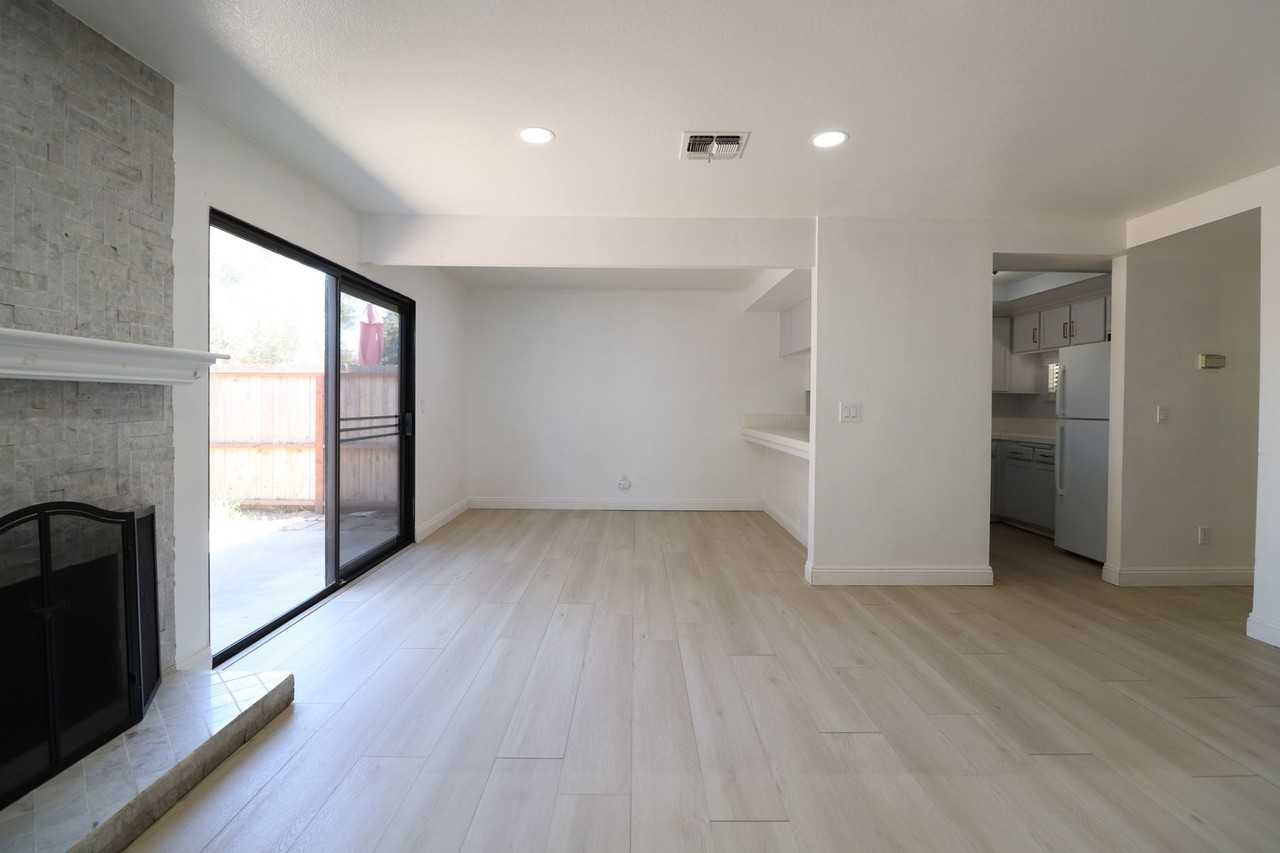 432 N Center Ct - Photo 4 of 18