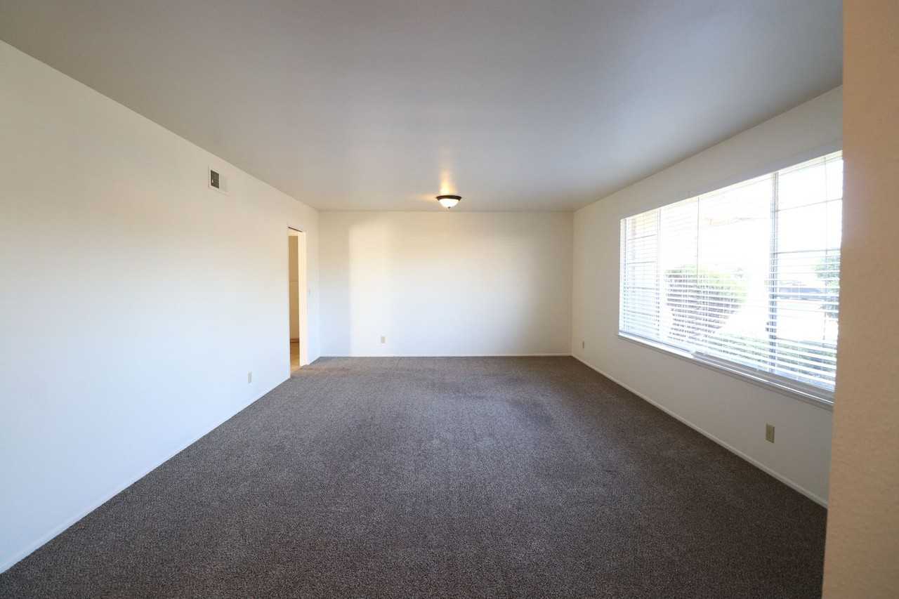 630 Newcastle Cir - Photo 3 of 14