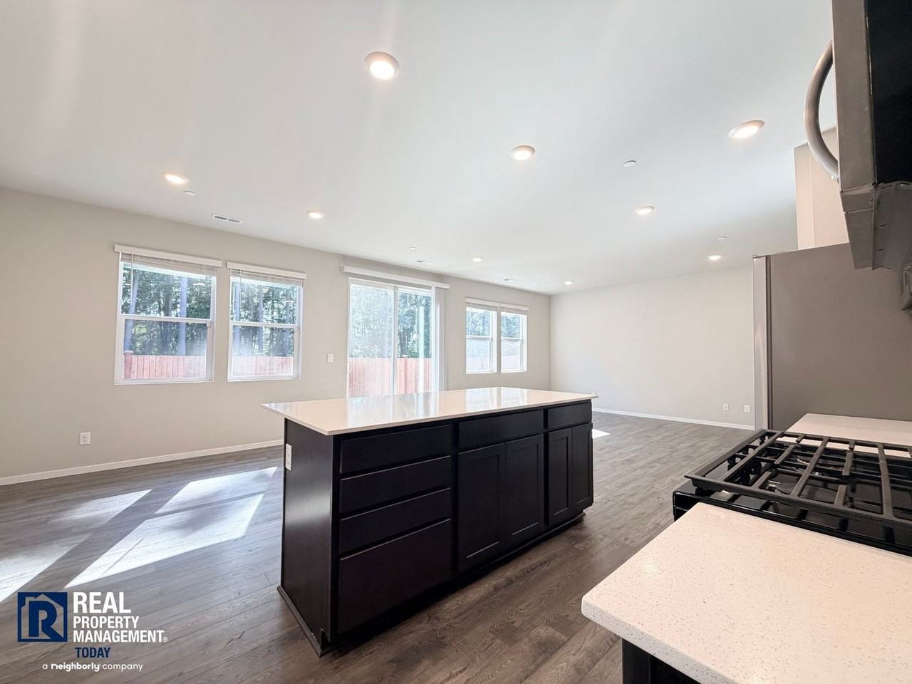 10730 188th St E - Photo 4 of 25