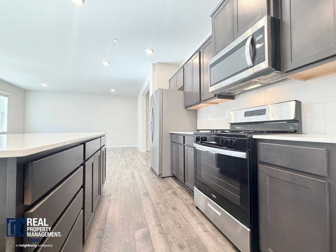 10730 188th St E - Photo 5 of 25
