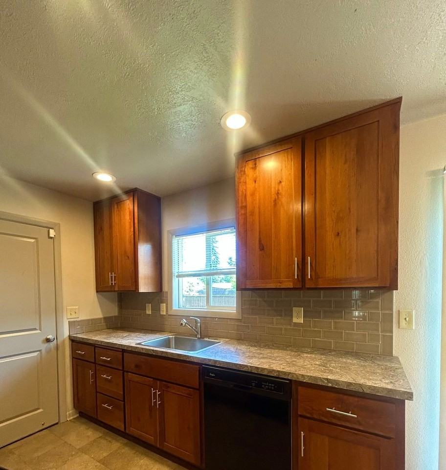 2640 4th St Ne - Photo 3 of 22
