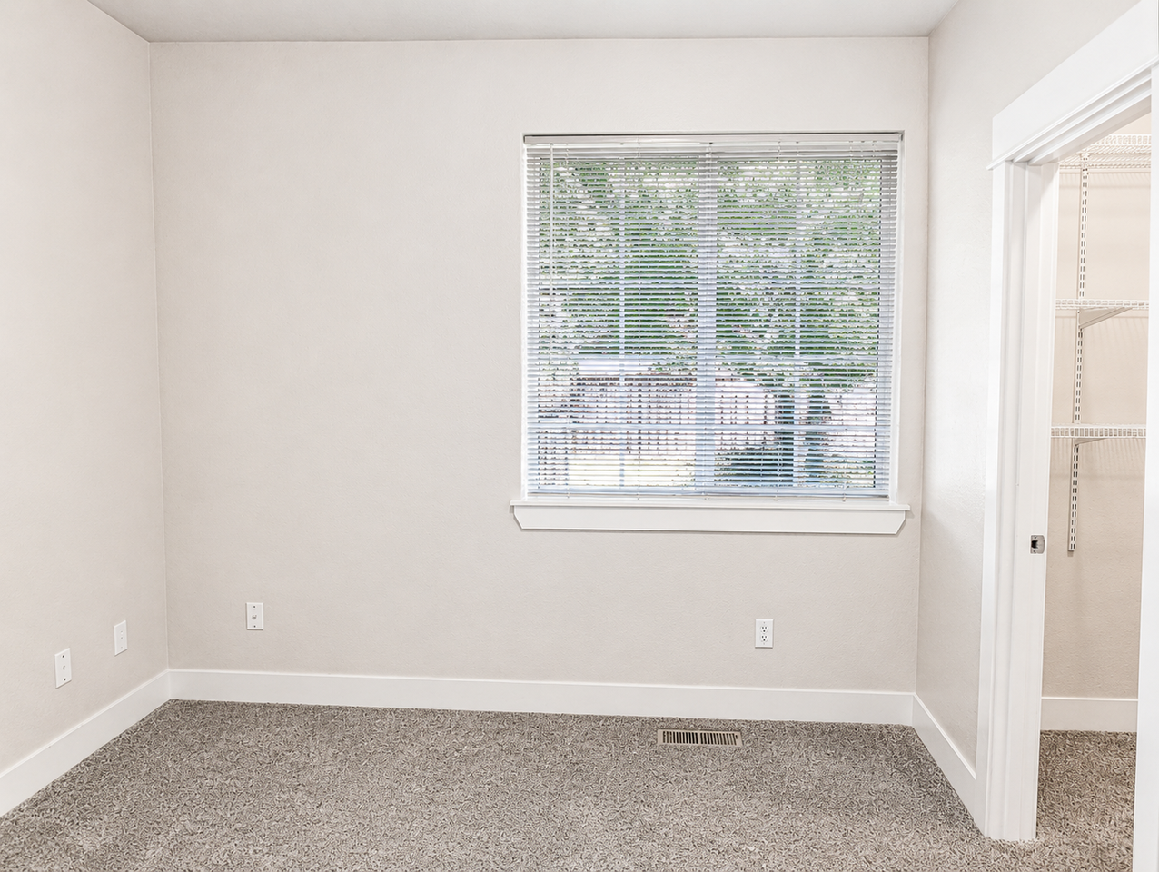 61167 Brosterhous Rd - Photo 5 of 38