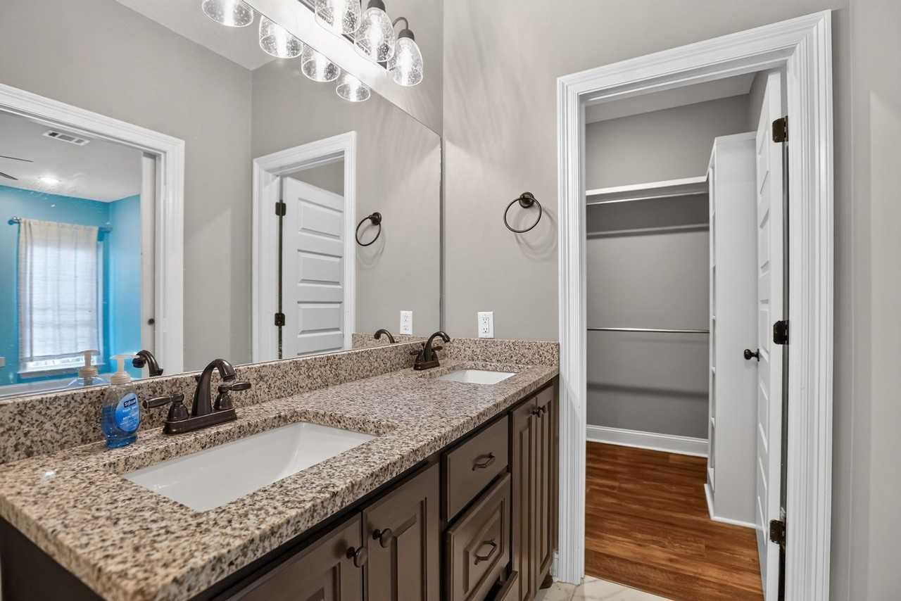 13 S Barnes Field Dr - Photo 5 of 11