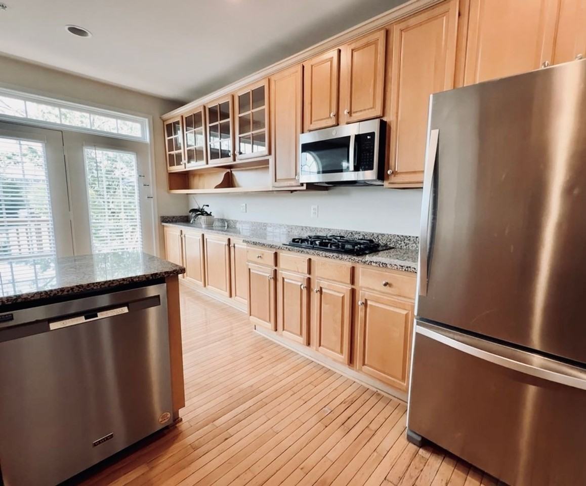 6130 Stonehenge Pl - Photo 3 of 32