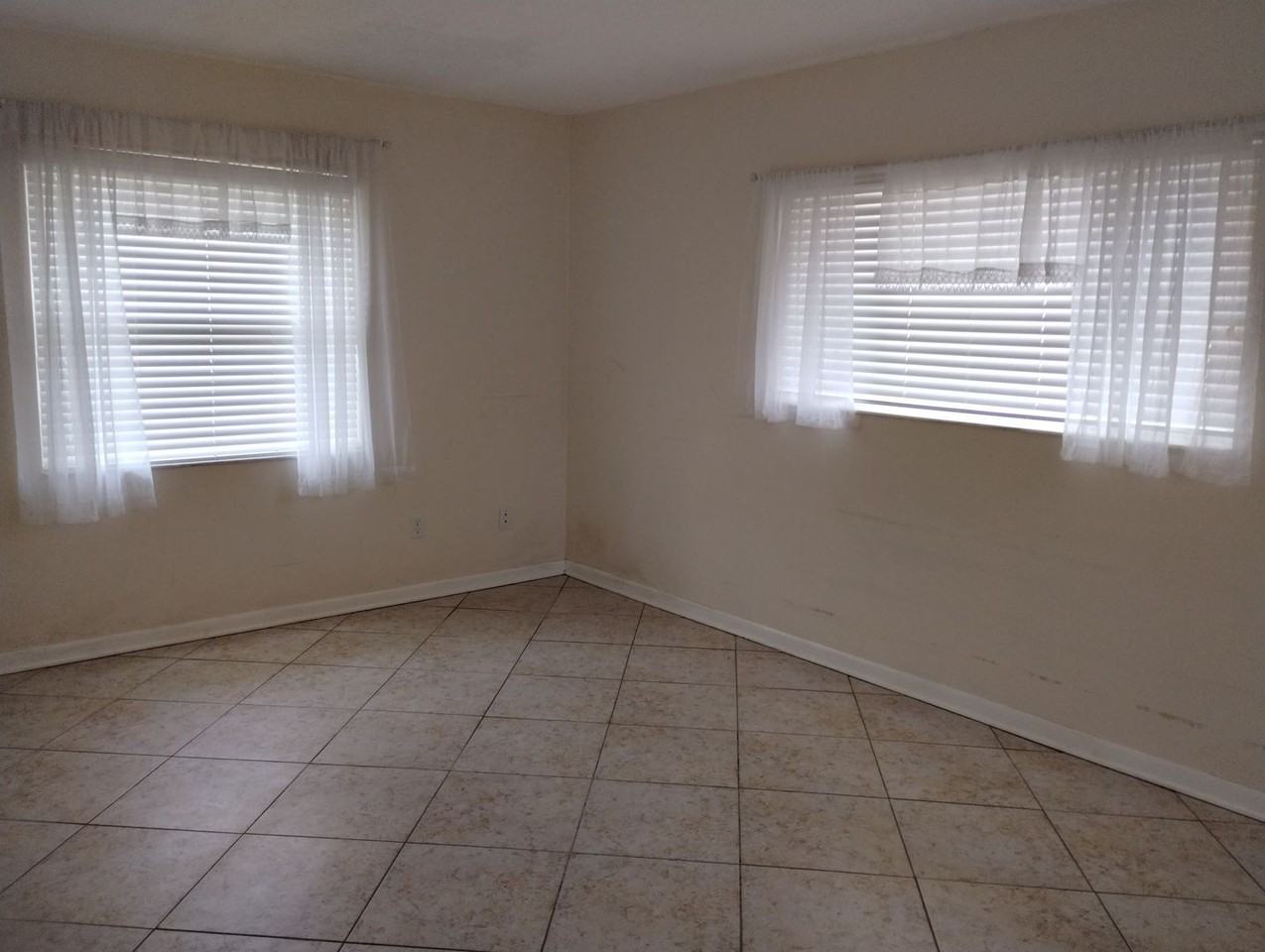 5136 Wellington Rd - Photo 4 of 12