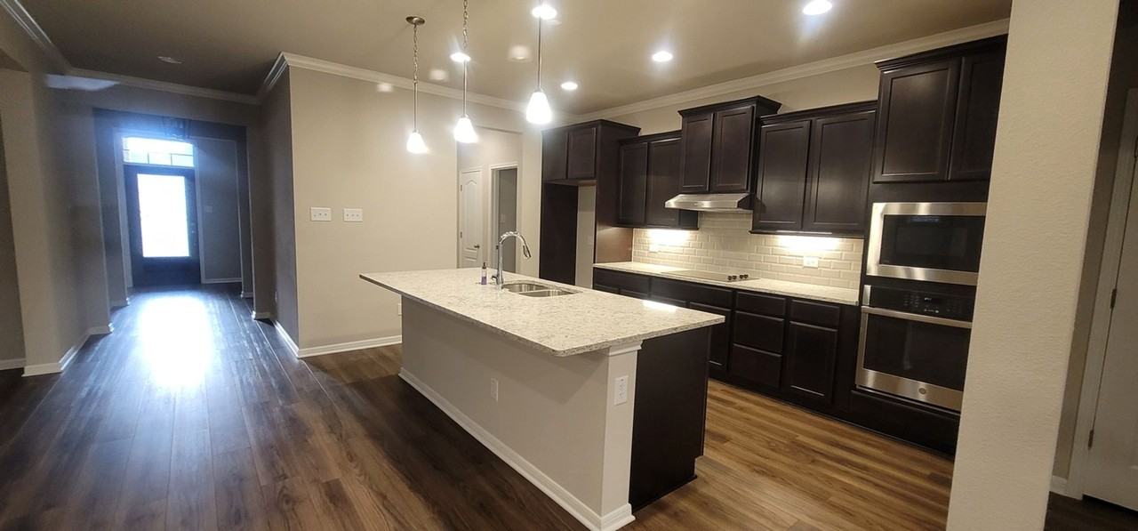 3206 Trinity Dr - Photo 3 of 32
