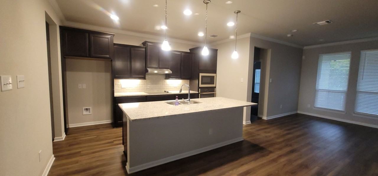 3206 Trinity Dr - Photo 4 of 32