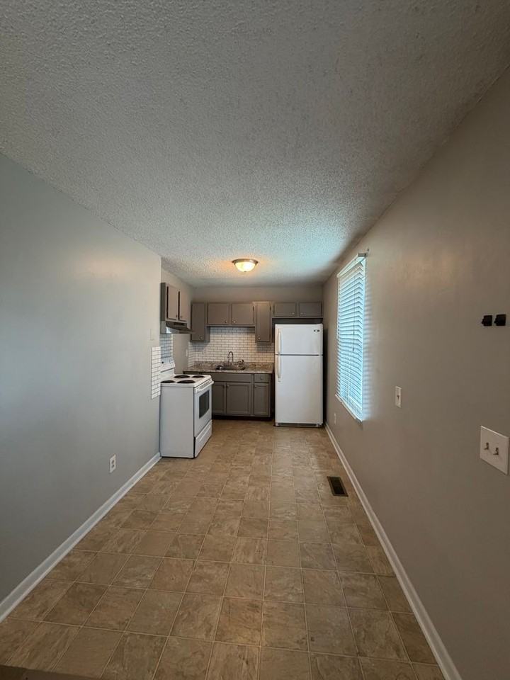 212 Jay Dr - Photo 3 of 12