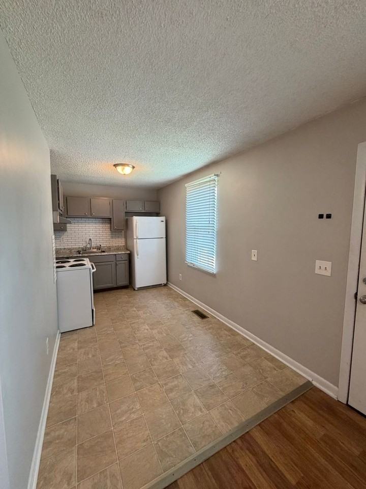 212 Jay Dr - Photo 4 of 12